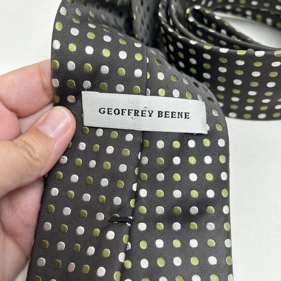 Geoffrey Beene Men’s Neck Tie 100% Silk Green Polka Dot - Picture 2 of 4